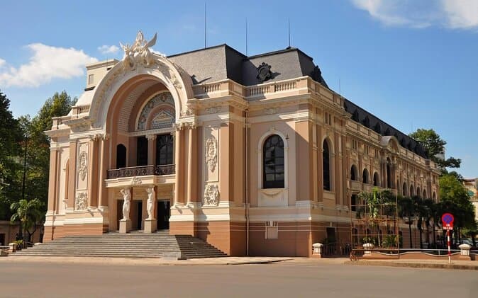 Saigon Opera House Tour – Hành trình khám phá Nhà hát Thành phố Hồ Chí Minh