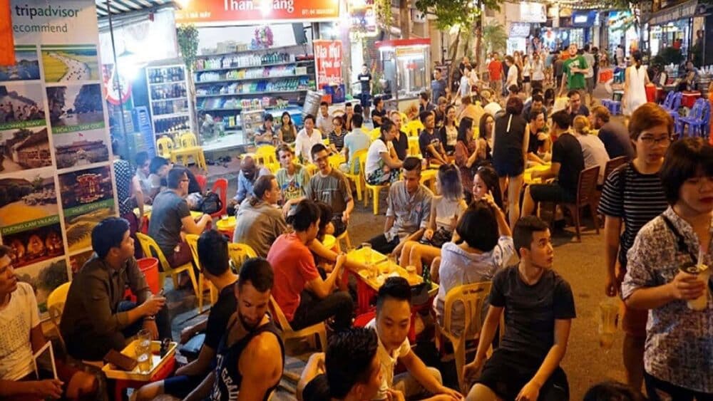 Khu phố ẩm thực Tống Duy Tân – Thiên đường ăn uống đêm tại Hà Nội